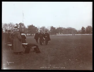 Uitzicht op een militaire inspectie in West Point bij het bezoek van Prins Louis van Battenberg, 1905